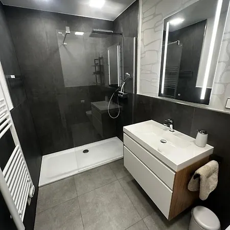 Winkelschiffchen V Im Ortszentrum * 于斯德