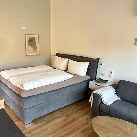 Winkelschiffchen V Im Ortszentrum 于斯德