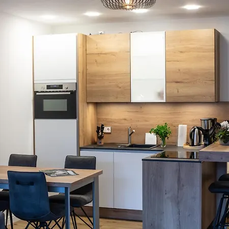 Winkelschiffchen V Im Ortszentrum 于斯德