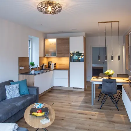 Winkelschiffchen V Im Ortszentrum 于斯德